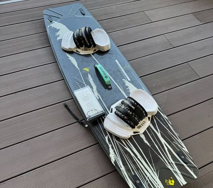 Sonstige Woodboard CRBN Twintip (138cm) aus 2022